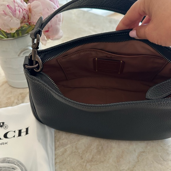 Cary Pebble Leather Crossbody Shoulder Bag - Black - Picture 5 of 14